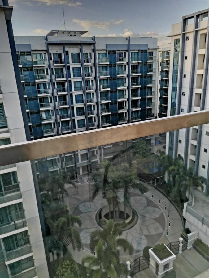 Palm Tree Villas Pasay Exteriör bild