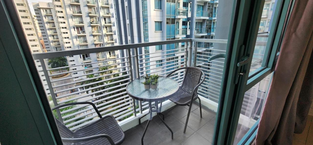 Palm Tree Villas Pasay Exteriör bild